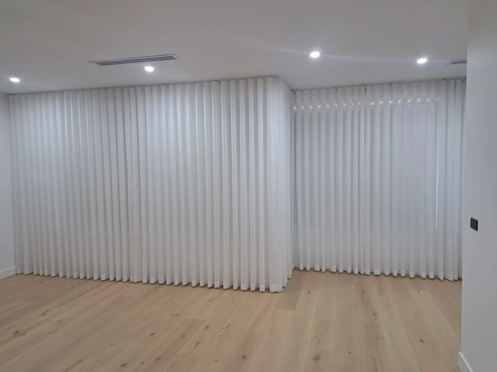 White colour preview on full-height S-fold sheers in a real supplied Daman room photograph